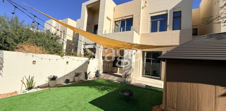 Villa en Reem, Dubai, EAU 3 dormitorios, 232 m² № 737618