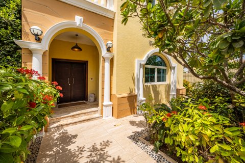 Vila u Jumeirah Park, Dubai, UAE 4 spavaćih soba, 471 m2 Br. 749828 - fotografija 26