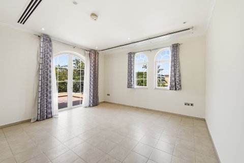 Vila u Jumeirah Park, Dubai, UAE 4 spavaćih soba, 471 m2 Br. 749828 - fotografija 15