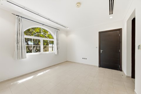 Vila u Jumeirah Park, Dubai, UAE 4 spavaćih soba, 471 m2 Br. 749828 - fotografija 6