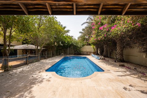Vila u Jumeirah Park, Dubai, UAE 4 spavaćih soba, 471 m2 Br. 749828 - fotografija 5