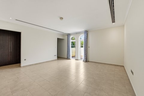 Vila u Jumeirah Park, Dubai, UAE 4 spavaćih soba, 471 m2 Br. 749828 - fotografija 9