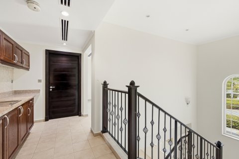 Vila u Jumeirah Park, Dubai, UAE 4 spavaćih soba, 471 m2 Br. 749828 - fotografija 28