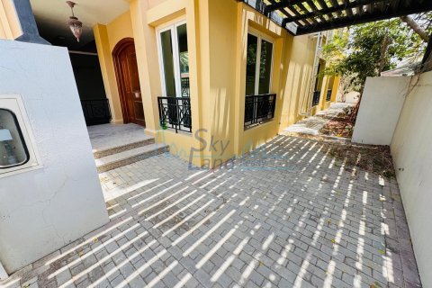 Villa à louer à Jumeirah, Dubai, EAU 4 chambres, 325.2 m2 № 659548 - photo 4