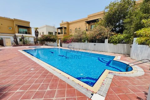 Villa à louer à Jumeirah, Dubai, EAU 4 chambres, 325.2 m2 № 659548 - photo 3