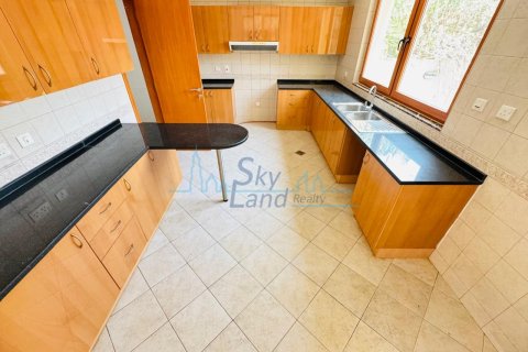 Villa à louer à Jumeirah, Dubai, EAU 4 chambres, 325.2 m2 № 659548 - photo 8
