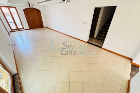 Villa à louer à Jumeirah, Dubai, EAU 4 chambres, 325.2 m2 № 659548 - photo 5