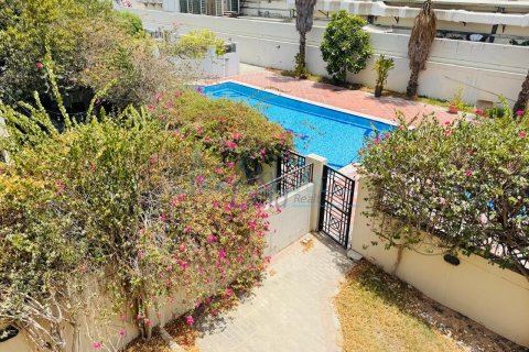 Villa à louer à Jumeirah, Dubai, EAU 4 chambres, 325.2 m2 № 659548 - photo 26