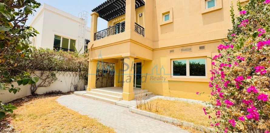 Villa à Jumeirah, Dubai, EAU: 4 chambres, 325.2 m2 № 659548