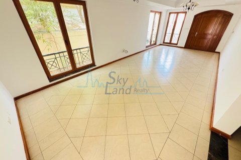 Villa à louer à Jumeirah, Dubai, EAU 4 chambres, 325.2 m2 № 659548 - photo 9