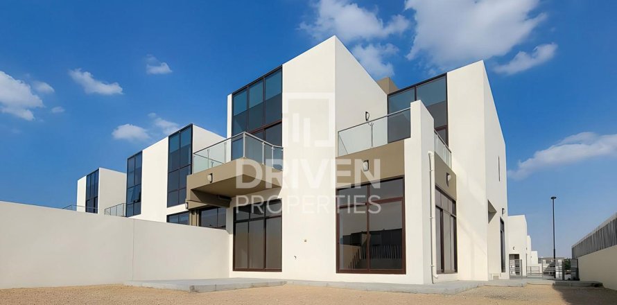 Villa in Mohammed Bin Rashid City, Dubai, UAE 4 bedrooms, 553.89 sq.m. № 765306