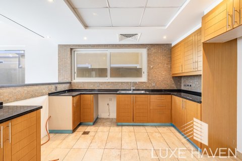 Villa in Jumeirah Park, Dubai, UAE 4 bedrooms, 385.92 sq.m. № 571388 - photo 9