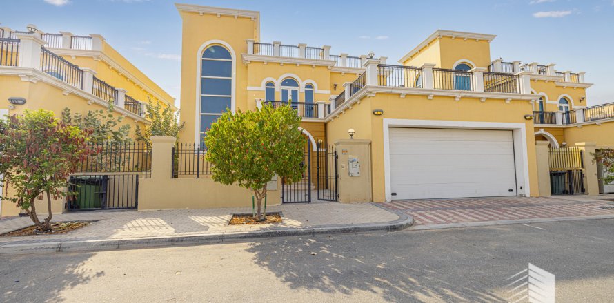 Villa in Jumeirah Park, Dubai, UAE 4 bedrooms, 385.92 sq.m. № 571388