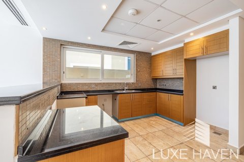 Villa in Jumeirah Park, Dubai, UAE 4 bedrooms, 385.92 sq.m. № 571388 - photo 7