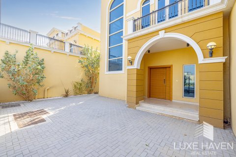 Villa in Jumeirah Park, Dubai, UAE 4 bedrooms, 385.92 sq.m. № 571388 - photo 2