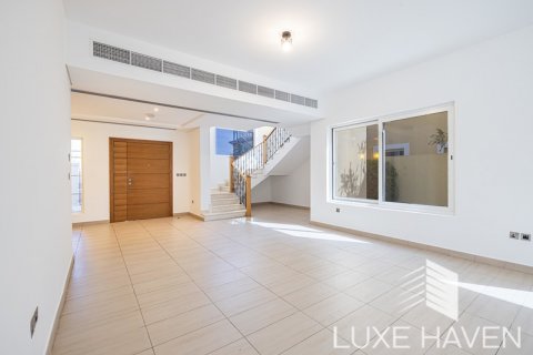Villa in Jumeirah Park, Dubai, UAE 4 bedrooms, 385.92 sq.m. № 571388 - photo 5