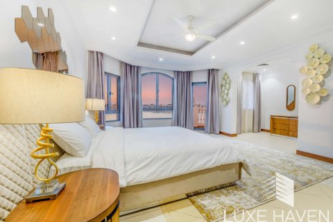 Villa in vendita a Palm Jumeirah, Dubai, EAU 4 camere da letto, 464.52 mq. № 571387 - foto 16