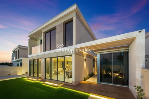 Vilë në Tilal Al Ghaf, Dubai, Emiratet e Bashkuara Arabe 4 dhoma gjumi, 465 m2. № 720609