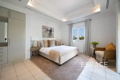 Vila v Meadows, Dubai, SAE 6 ložnice, 595 m² Č.: 738460 - fotografie 13