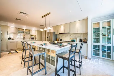 Vila v Meadows, Dubai, SAE 6 ložnice, 595 m² Č.: 738460 - fotografie 5
