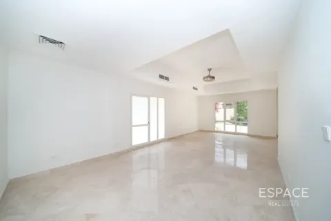 Vila di Meadows, Dubai, UAE 6 bilik tidur, 457 meter persegi № 738433 - foto 2