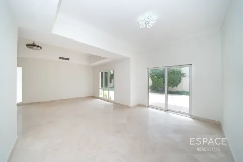 Vila di Meadows, Dubai, UAE 6 bilik tidur, 457 meter persegi № 738433 - foto 4