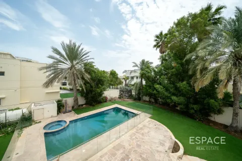 Vila di Meadows, Dubai, UAE 6 bilik tidur, 457 meter persegi № 738433 - foto 18
