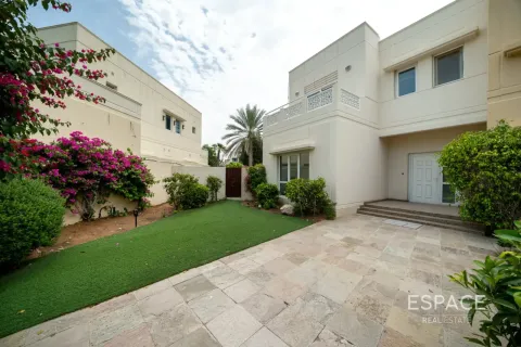 Vila di Meadows, Dubai, UAE 6 bilik tidur, 457 meter persegi № 738433 - foto 20