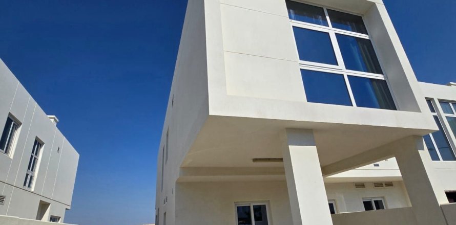 Таунхаус в Дубай, ОАЕ 3 спальні, 174.8м2 № 682215