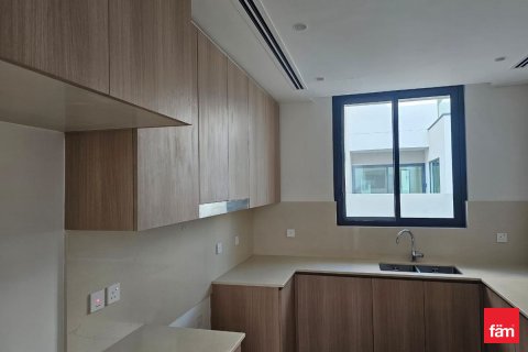 Villa te huur in Dubai, VAE 4 slaapkamers, 458.5 vr.m., nr 682216 - foto 2