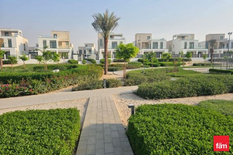 Villa te huur in Dubai, VAE 4 slaapkamers, 458.5 vr.m., nr 682216 - foto 11