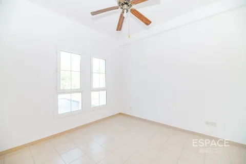 Villa te huur in Arabian Ranches, Dubai, VAE 3 slaapkamers, 283 vr.m., nr 661320 - foto 8