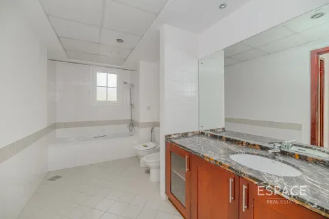 Villa te huur in Arabian Ranches, Dubai, VAE 3 slaapkamers, 283 vr.m., nr 661320 - foto 12