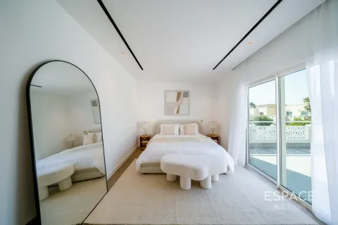 Vilă de vânzare în Meadows, Dubai, EAU 5 dormitoare, 344 mp. №660974 - poză 12