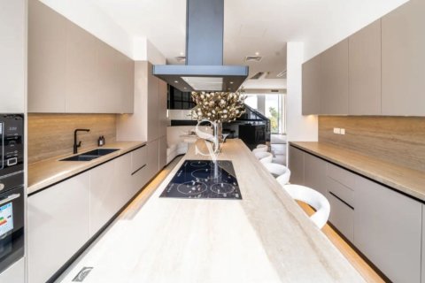 Townhouse in Al Barari, Dubai, UAE 4 bedrooms, 180 sq.m. № 661398 - photo 11