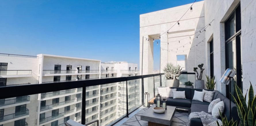 Apartment in Dubai, UAE 3 bedrooms, 214 sq.m. № 713370