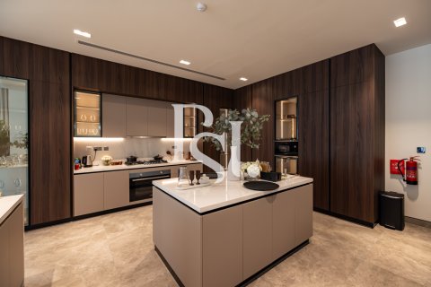Villa in Al Reem Island, Abu Dhabi, UAE 6 bedrooms, 1112 sq.m. № 717336 - photo 11