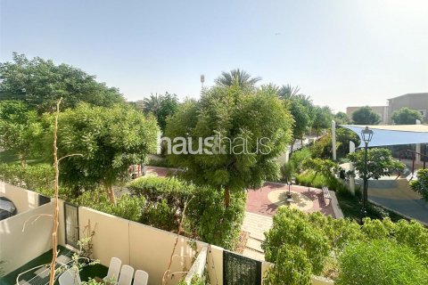 Vilë në Dubai Land, Dubai, Emiratet e Bashkuara Arabe 4 dhoma gjumi, 206 m2. № 626526 - Foto 1