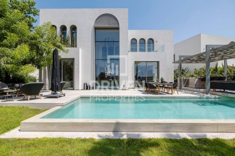 Vilë në Jumeirah Islands, Dubai, Emiratet e Bashkuara Arabe 4 dhoma gjumi, 493 m2. № 603438 - Foto 1