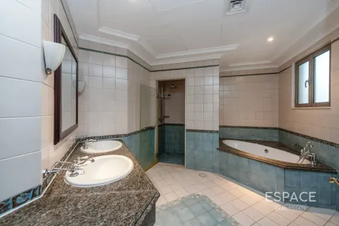 Vila v Palm Jumeirah, Dubai, SAE 5 spální, 623 m2 č. 649609 - Fotografia 11