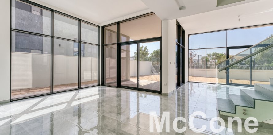 Vilë në Al Furjan, Dubai, Emiratet e Bashkuara Arabe 5 dhoma gjumi, 623.84 m2. № 587421