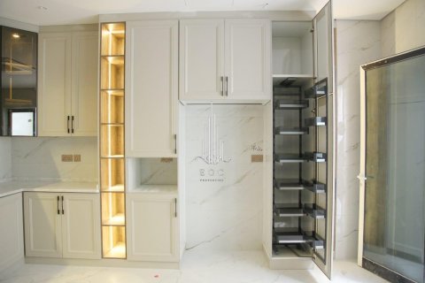 Vilë në Al Mushrif, Abu Dhabi, Emiratet e Bashkuara Arabe 7 dhoma gjumi, 635 m2. № 544394 - Foto 3