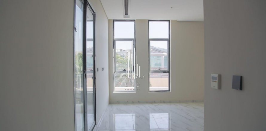 Vilë në Al Mushrif, Abu Dhabi, Emiratet e Bashkuara Arabe 7 dhoma gjumi, 635 m2. № 544394