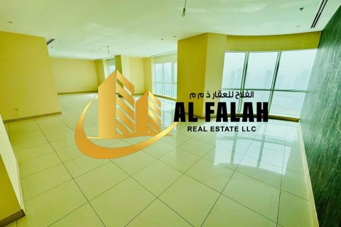 Apartamento en alquiler en Al Khan, Sharjah, EAU 4 dormitorios, 334 m2 № 656035 - foto 2