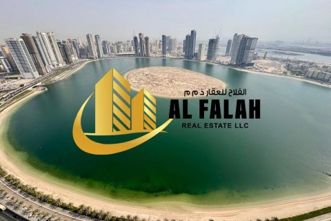 Apartamento en alquiler en Al Khan, Sharjah, EAU 4 dormitorios, 334 m2 № 656035 - foto 1