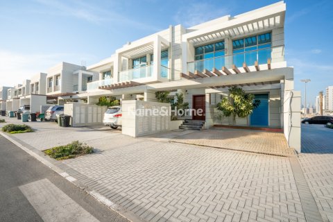 Al Furjan, Dubai, UAE의 판매용 빌라 침실 4개, 225.4제곱미터 번호 707667 - 사진 1