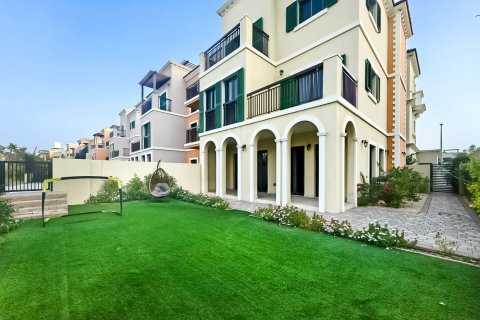 خانه شهری در Jumeirah، Dubai ، امارات متحده عربی 4 خوابه ، 384.99 متر مربع. شماره 750050