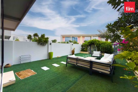 Таунхаус Дубай, БАӘ-да 3 жатын бөлмелер, 176 м² № 645586 - фото 7