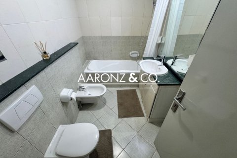 Apartment in Jumeirah Lake Towers, Dubai, UAE 2 bedrooms, 116 sq.m. № 681169 - photo 17