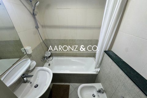 Apartment in Jumeirah Lake Towers, Dubai, UAE 2 bedrooms, 116 sq.m. № 681169 - photo 15